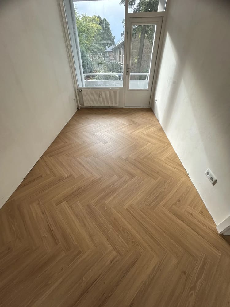 pvc vloer visgraat by Romano Broers in Eindhoven